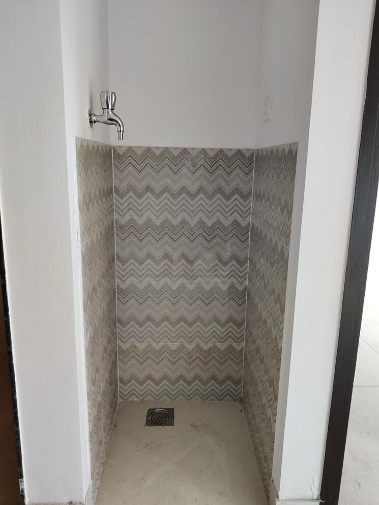 Bathroom, lodha-crown-quality-homes 1 Bedroom 354 Sq.Ft. Apartment In Saket Complex Thane 9056073