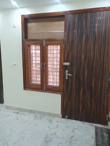 Furnished Amenities in 1 RK Builder Floor at Grahawas Vikas Apartment, Vaishali Sector 2 – for Sale