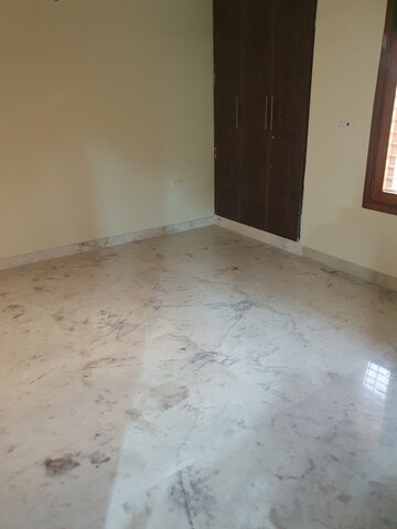 Furnished Amenities in 1 RK Builder Floor at Grahawas Vikas Apartment, Vaishali Sector 2 – for Sale