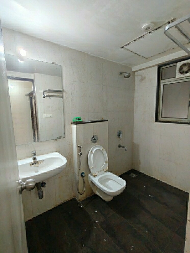 Bathroom, lodha-palava-exotica 2 Bedroom 969 Sq.Ft. Apartment In Dombivli East Thane 9056123