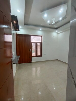 Room in 3.5 BHK Builder Floor at Sector 9a – for Sale