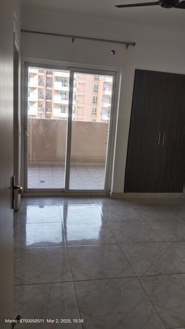 Room in 2 BHK Apartment at Gaurs Siddhartham, Siddharth Vihar – for Sale