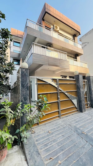 3 BHK Builder Floor For Sale in Defence Colony