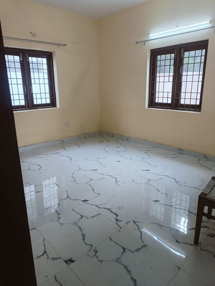 Room, rwa-apartments-sector-108 3 Bedroom 300 Sq.Mt. Independent House In Sector 108 Noida 9056149