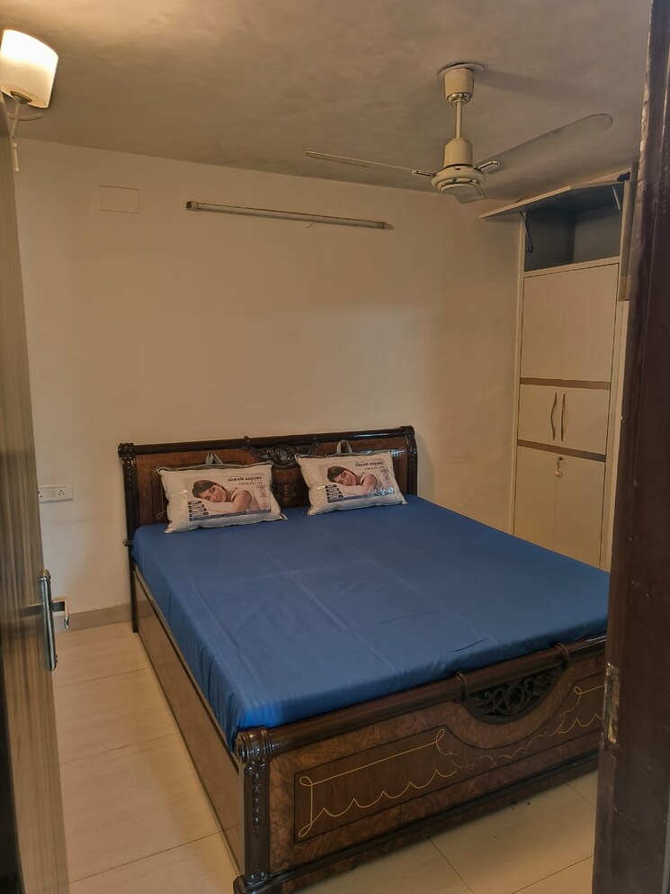 Bedroom, rajouri garden 2 Bedroom 165 Sq.Yd. Builder Floor In Rajouri Garden Delhi 9056189