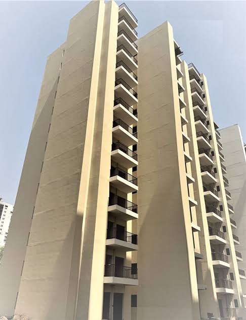 3 BHK + Extra Room Apartment For Sale in Signature Global The Millennia