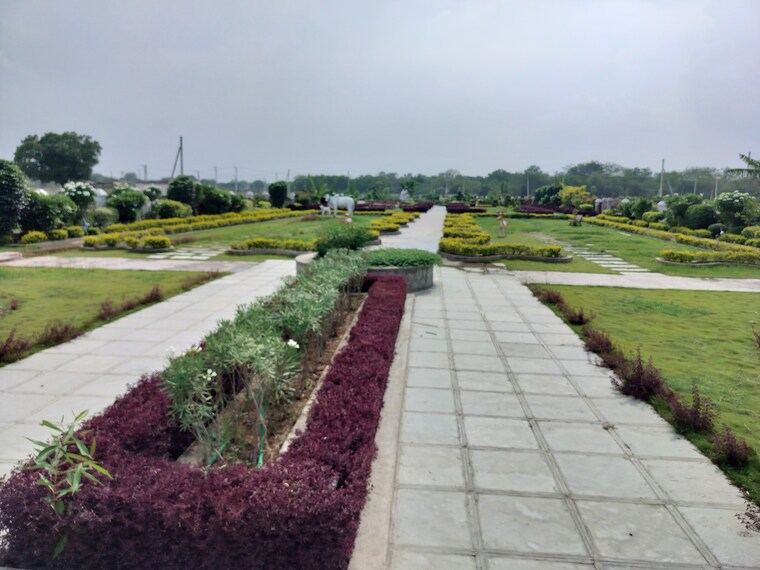 Garden, prakash-suradru  150 Sq.Yd. Plot In Rudraram Hyderabad 9056175