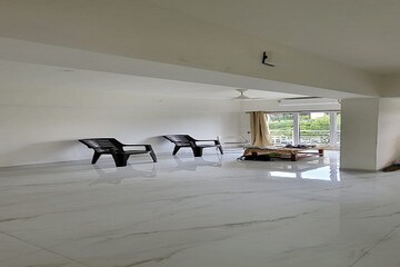 Parking in 2 BHK Apartment at Santacruz West – for Rent