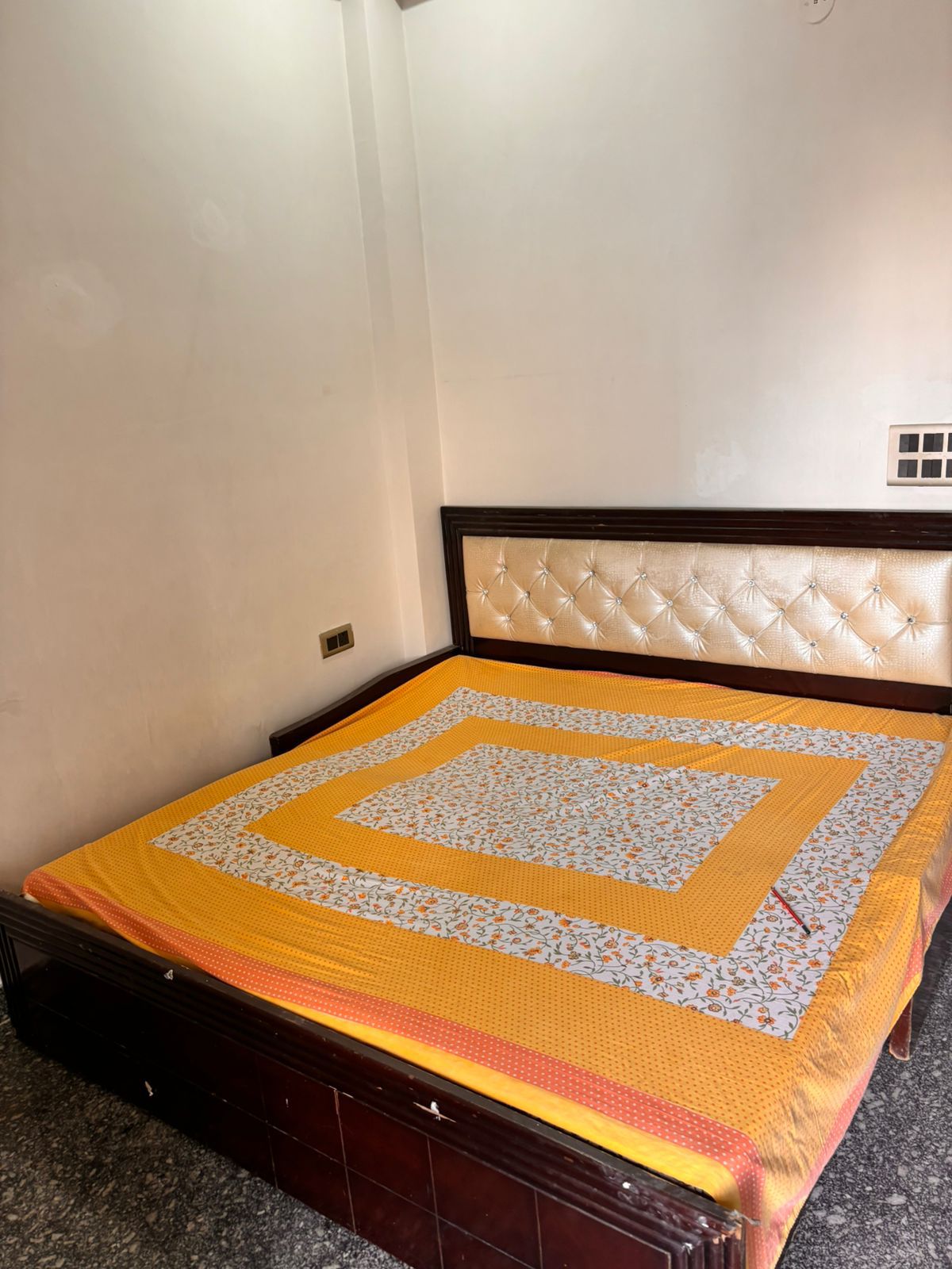 1 BHK 162 Sq.Mt. Builder Floor in RWA Apartments Sector 116