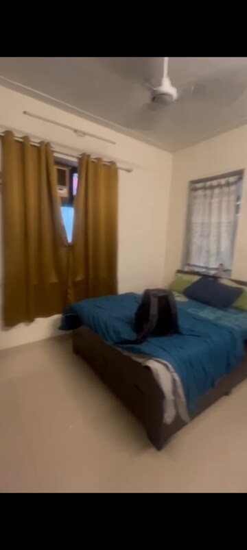 Room in 3 BHK Apartment at Bandra West – for Rent