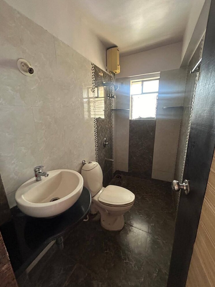 Bathroom, rutu-towers 2.5 Bedroom 1200 Sq.Ft. Apartment In Ghodbunder Road Thane 9056319