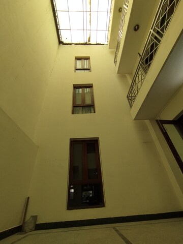 Building Lobby in 4 BHK Builder Floor at DDA Flats Taimoor Enclave, New Friends Colony – for Rent