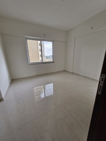 Room in 3 BHK Apartment at Vertical Alcinia, Mohammadwadi – for Rent