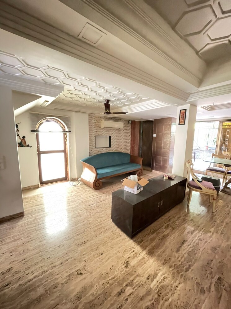 Living Room, hiranandani-gardens-eden-bungalows 5 Bedroom 4200 Sq.Ft. Apartment In Powai Mumbai 9056333