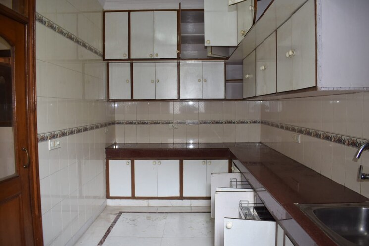 Kitchen, east-of-kailash-block-b-rwa 3 Bedroom 300 Sq.Yd. Builder Floor In East Of Kailash Delhi 9056356
