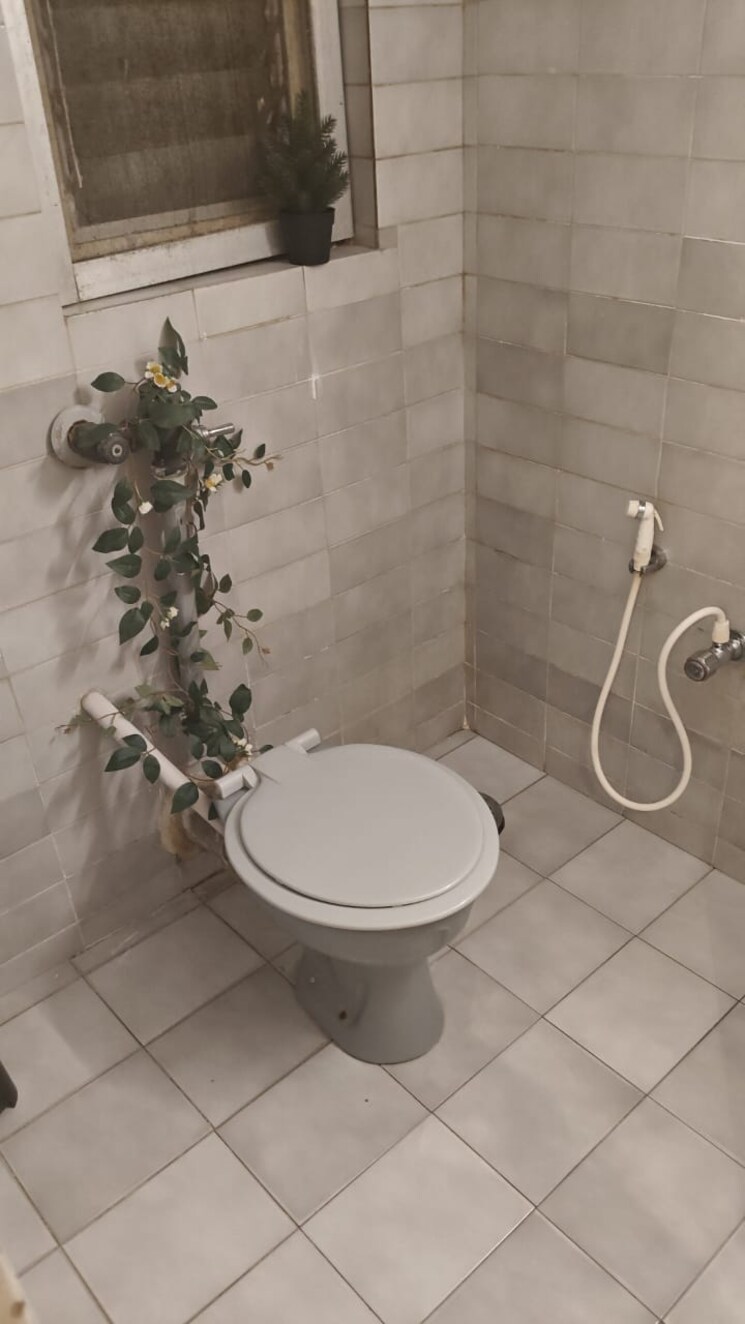 Bathroom, navsonarbala-annexe 2.5 Bedroom 1200 Sq.Ft. Apartment In Bandra West Mumbai 9056393