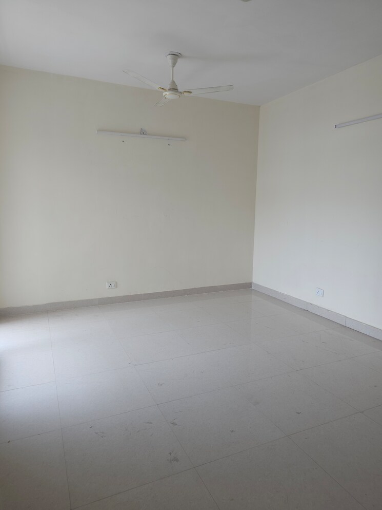 Room, sector 19b dwarka 3 Bedroom 2400 Sq.Ft. Apartment In Sector 19b Dwarka Delhi 9056395