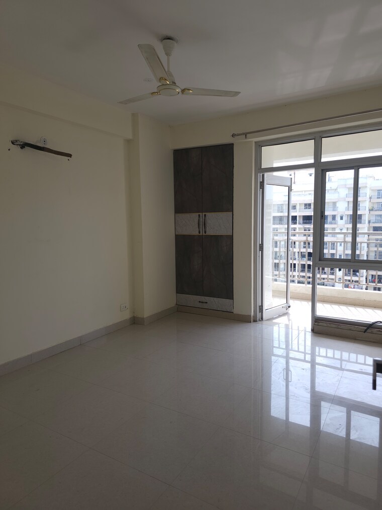 Room, sector 19b dwarka 3 Bedroom 2400 Sq.Ft. Apartment In Sector 19b Dwarka Delhi 9056395
