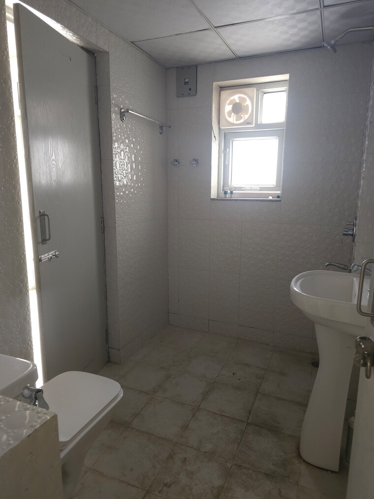 Bathroom, sector 19b dwarka 3 Bedroom 2400 Sq.Ft. Apartment In Sector 19b Dwarka Delhi 9056395