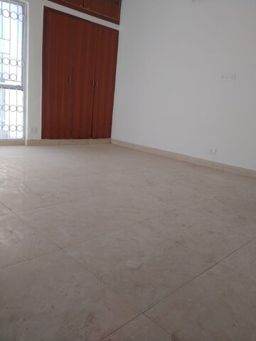 Room in 3 BHK Apartment at DDA Rosewood Apartments, Vasant Kunj – for Rent