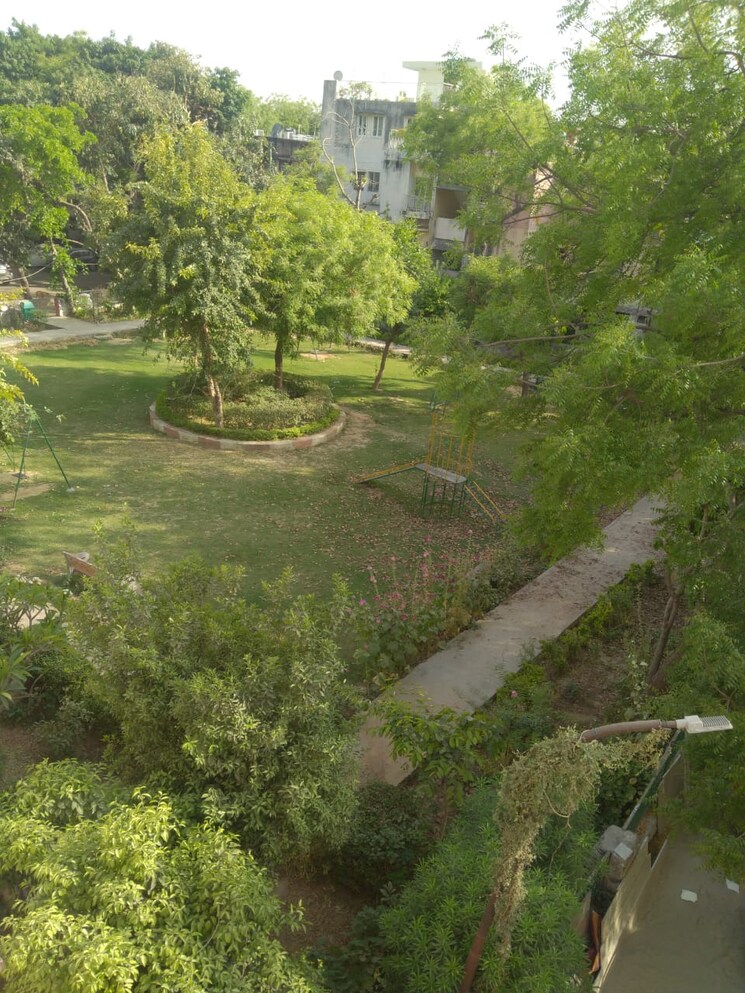 Garden, dda-rosewood-apartments 3 Bedroom 1500 Sq.Ft. Apartment In Vasant Kunj Delhi 9056437