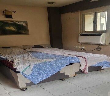 Bedroom in 1 BHK Apartment at Matunga East – for Rent