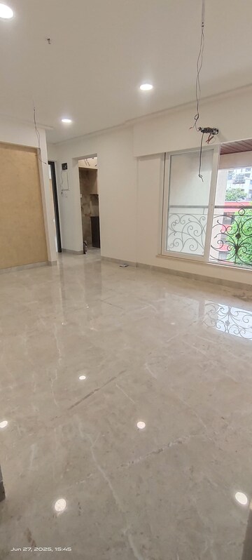 Room in 2 BHK Apartment at Santacruz West – for Rent