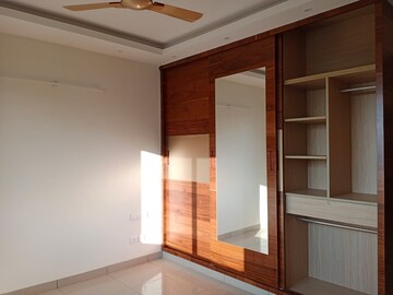 Room in 3 BHK Apartment at Prestige Royale Gardens, Gantiganahalli – for Rent