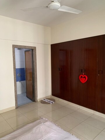 Room in 3 BHK Apartment at Orchid Glade, Santacruz West – for Sale