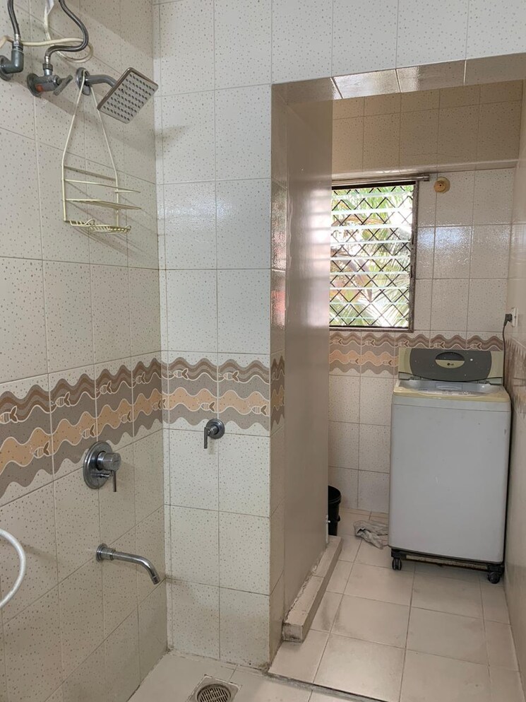 Bathroom, orchid-glade 3 Bedroom 1400 Sq.Ft. Apartment In Santacruz West Mumbai 9056471