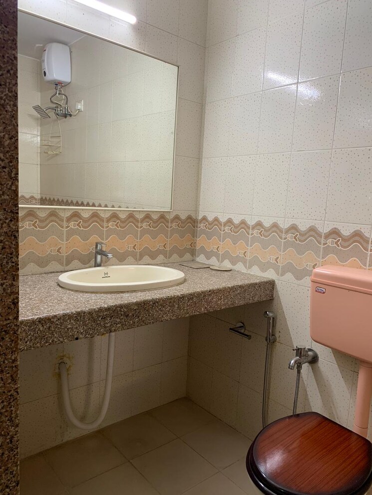 Bathroom, orchid-glade 3 Bedroom 1400 Sq.Ft. Apartment In Santacruz West Mumbai 9056471
