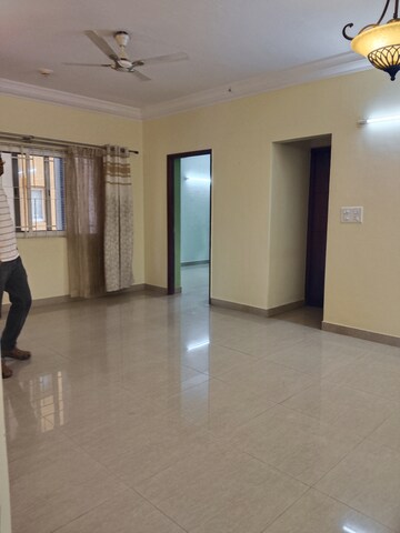 Room in 3 BHK Apartment at Salarpuria Gold Summit, Hennur – for Rent