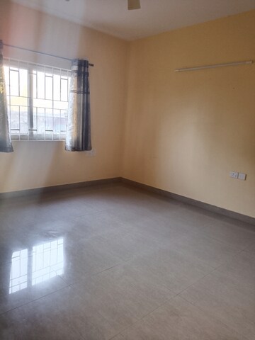 Room in 3 BHK Apartment at Salarpuria Gold Summit, Hennur – for Rent