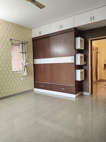 Room in 3 BHK Apartment at Salarpuria Gold Summit, Hennur – for Rent