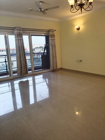 Room in 3 BHK Apartment at Salarpuria Gold Summit, Hennur – for Rent
