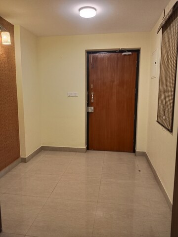 Room in 3 BHK Apartment at Salarpuria Gold Summit, Hennur – for Rent