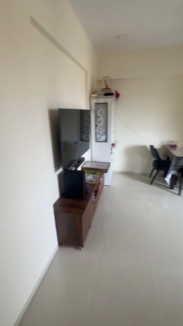 Furnished Amenities in 2 BHK Apartment at Sosar Solitaire, Khar West – for Rent