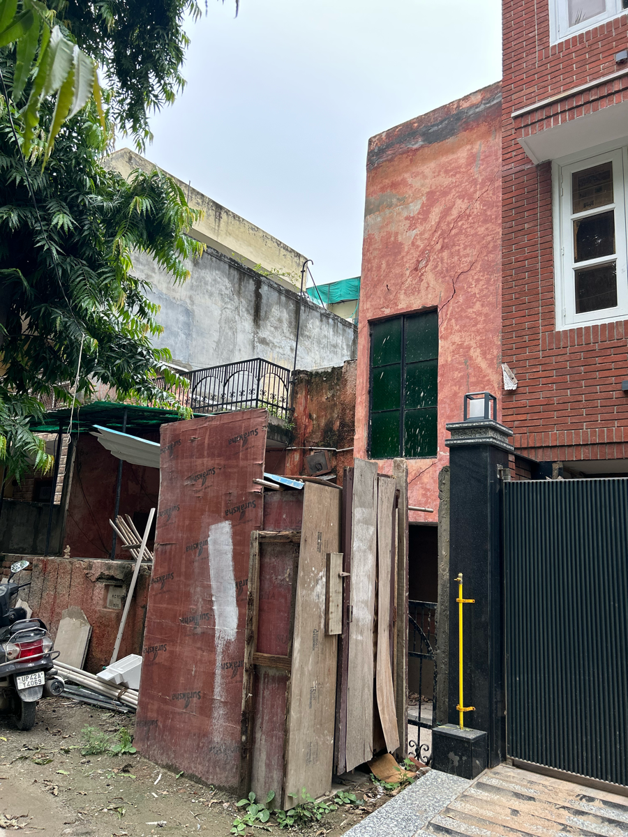 2 BHK + Servant Room Independent House For Sale in Sector 27