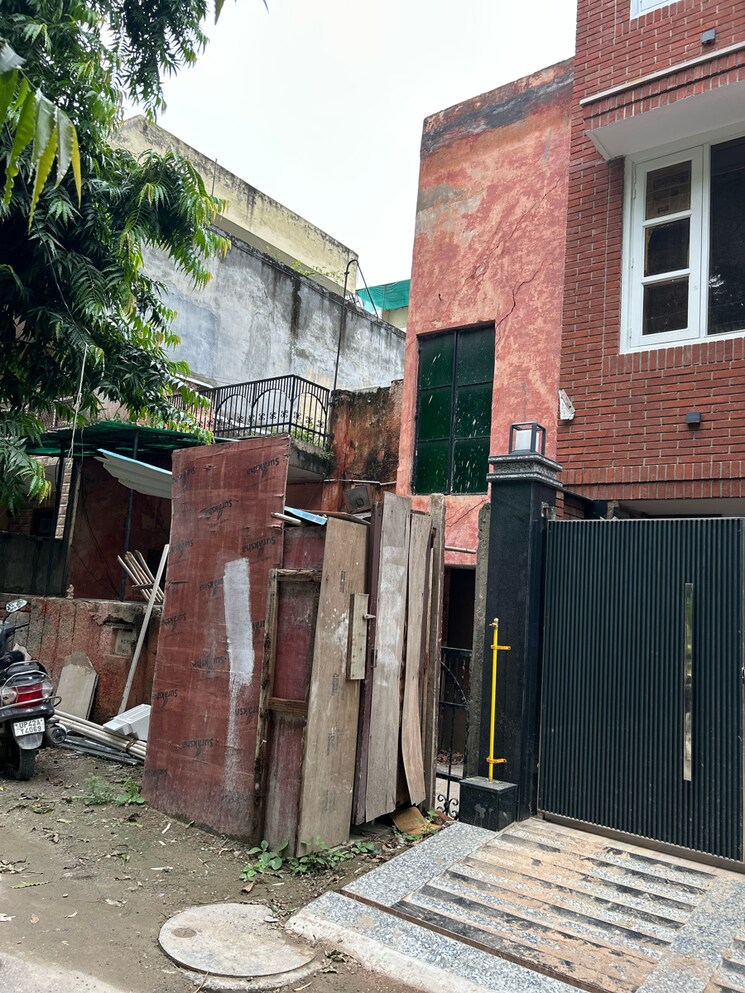 Exterior View, sector 27 2 Bedroom 112 Sq.Mt. Independent House In Sector 27 Noida 9056568