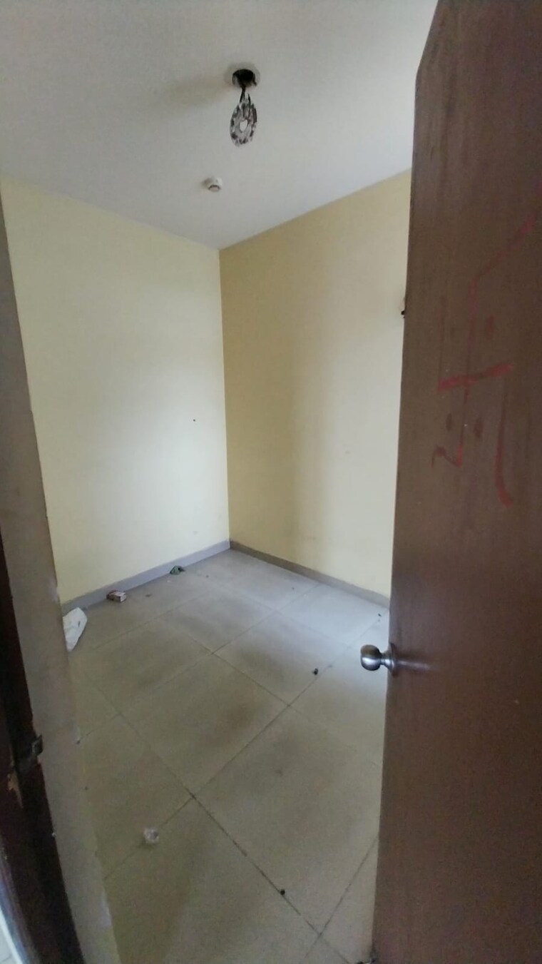 Room, mahagun-mahagunpuram 2 Bedroom 1045 Sq.Ft. Apartment In Shastri Nagar Ghaziabad 9056579