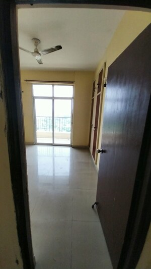 Room in 2 BHK Apartment at Mahagun Mahagunpuram, Shastri Nagar – for Sale