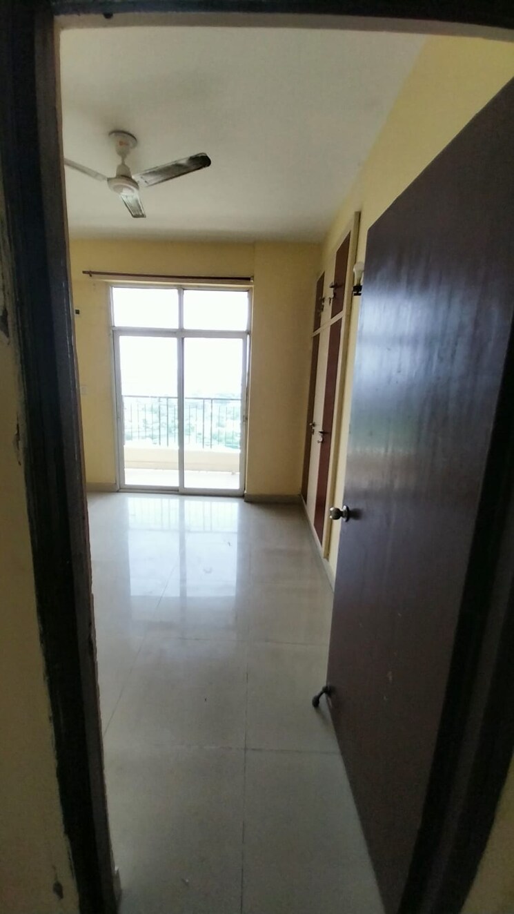 Room, mahagun-mahagunpuram 2 Bedroom 1045 Sq.Ft. Apartment In Shastri Nagar Ghaziabad 9056579