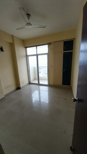 Room in 2 BHK Apartment at Mahagun Mahagunpuram, Shastri Nagar – for Sale