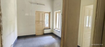 Room in  Office Space at Gariahat Road – for Rent