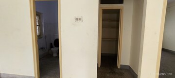 Room in  Office Space at Gariahat Road – for Rent