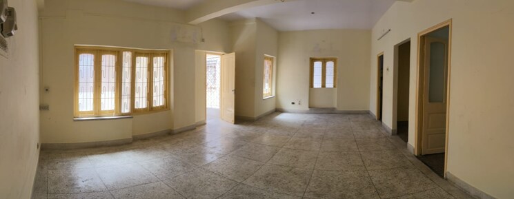 Room, gariahat road Commercial Office Space 2500 Sq.Ft. In Gariahat Road Kolkata 9056590