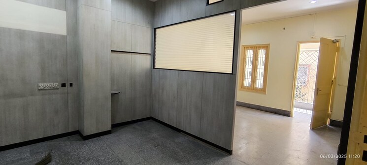 Room, gariahat road Commercial Office Space 2500 Sq.Ft. In Gariahat Road Kolkata 9056590