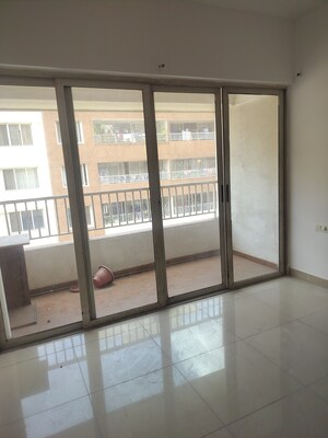 Room in 2 BHK Apartment at Amanora Victory Towers, Hadapsar – for Sale