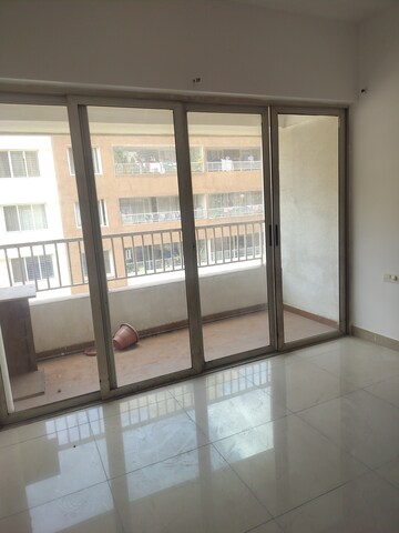 Room in 2 BHK Apartment at Amanora Victory Towers, Hadapsar – for Sale