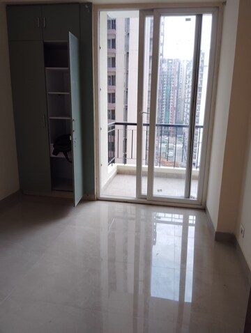 Room in 3 BHK Apartment at Amrapali Dream Valley, Tech Zone 4 Greater Noida – for Rent